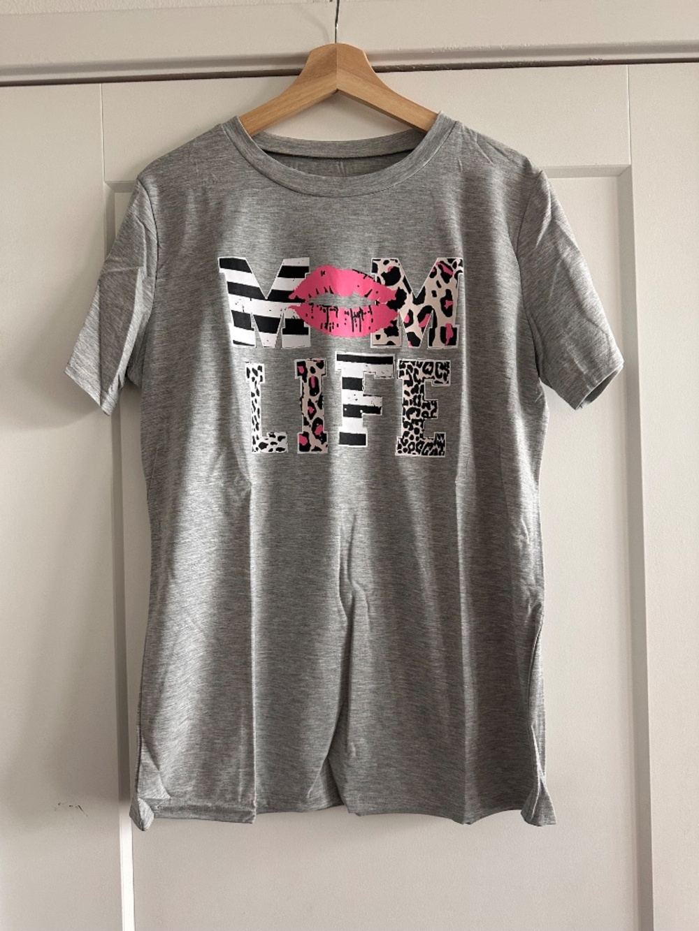 Mom Life Graphic Tee - Picture 4 of 5